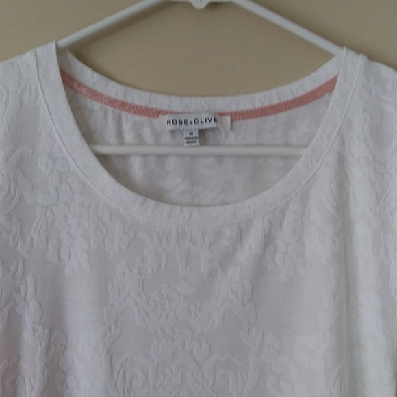Rose + Olive Pleated Short Sleeve Top M White Pattern - Picture 7 of 16